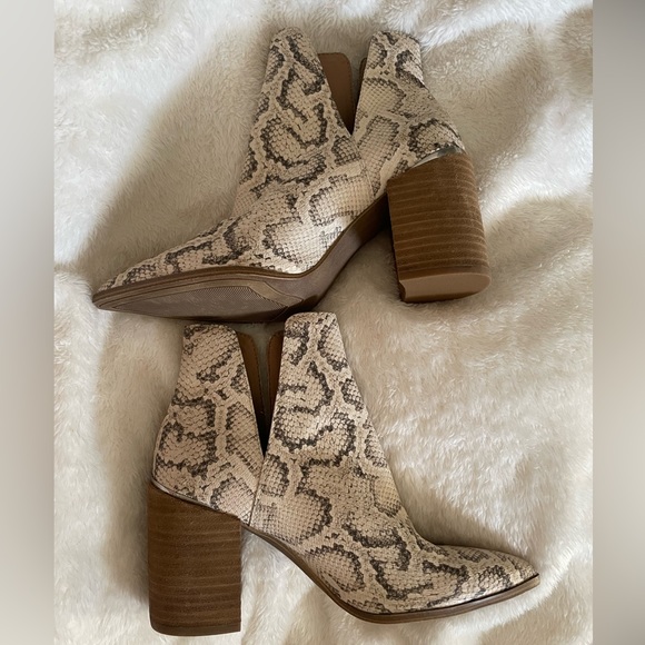 Steve Madden Kaylah booties 8 croc - Picture 2 of 7